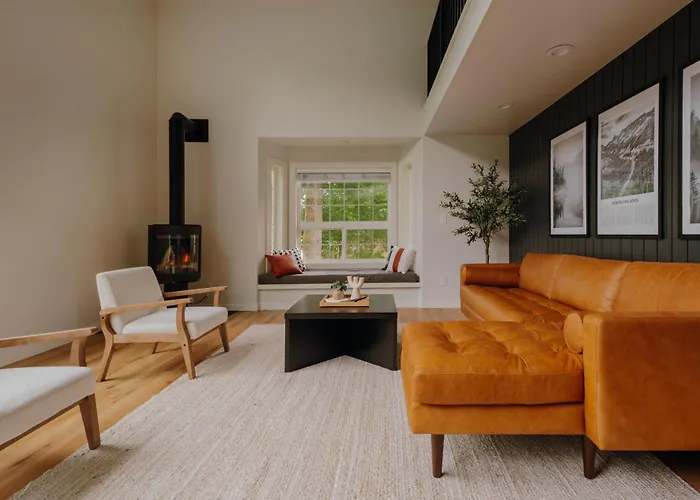 Riverside Retreat On Skagit River