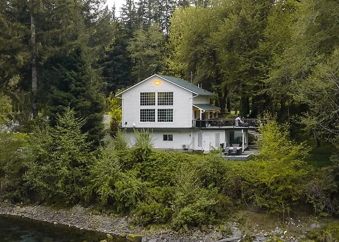 Riverside Retreat On Skagit River