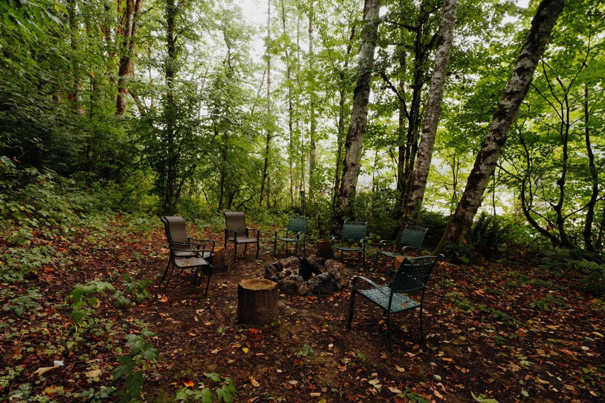 Riverside Retreat On Skagit River