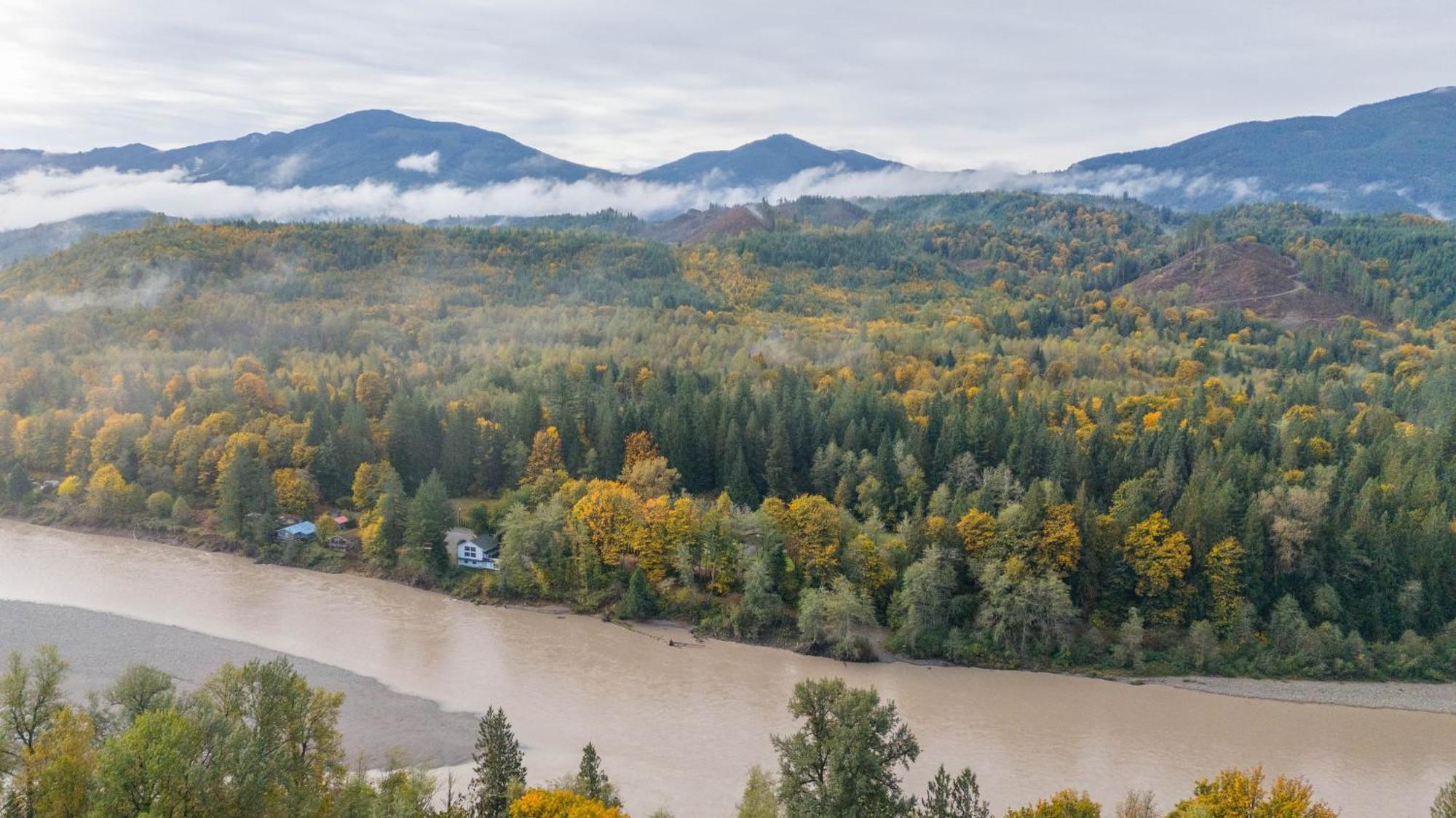 Riverside Retreat On Skagit River Holiday home *