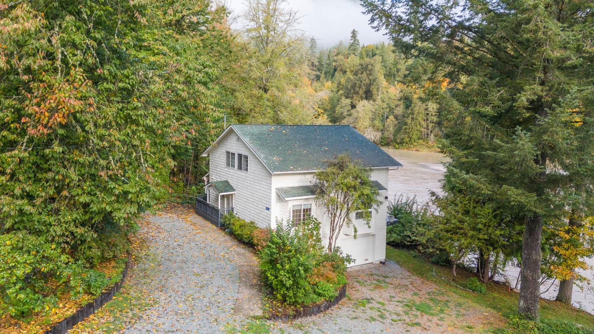Holiday home Riverside Retreat On Skagit River Concrete