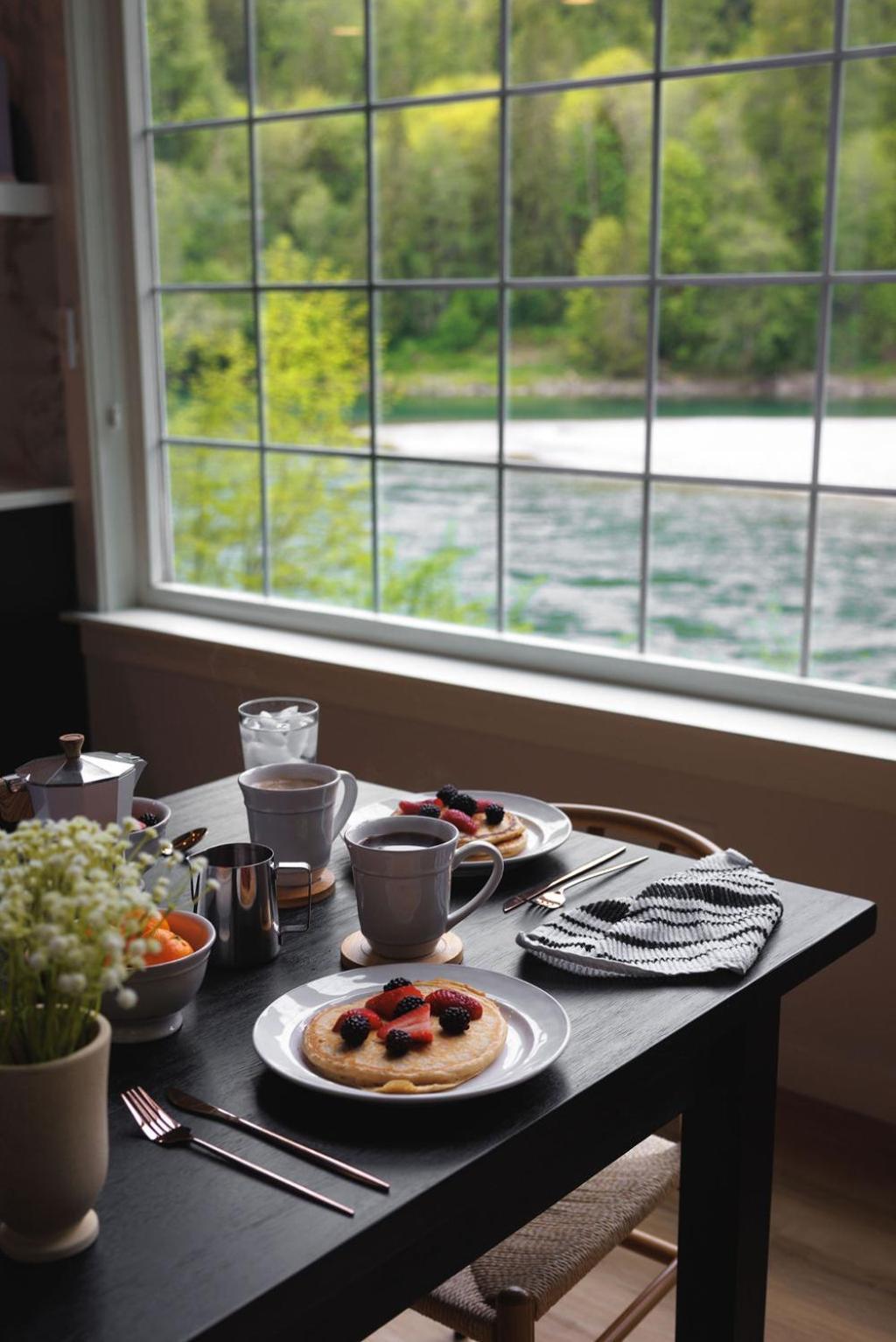 Riverside Retreat On Skagit River Concrete