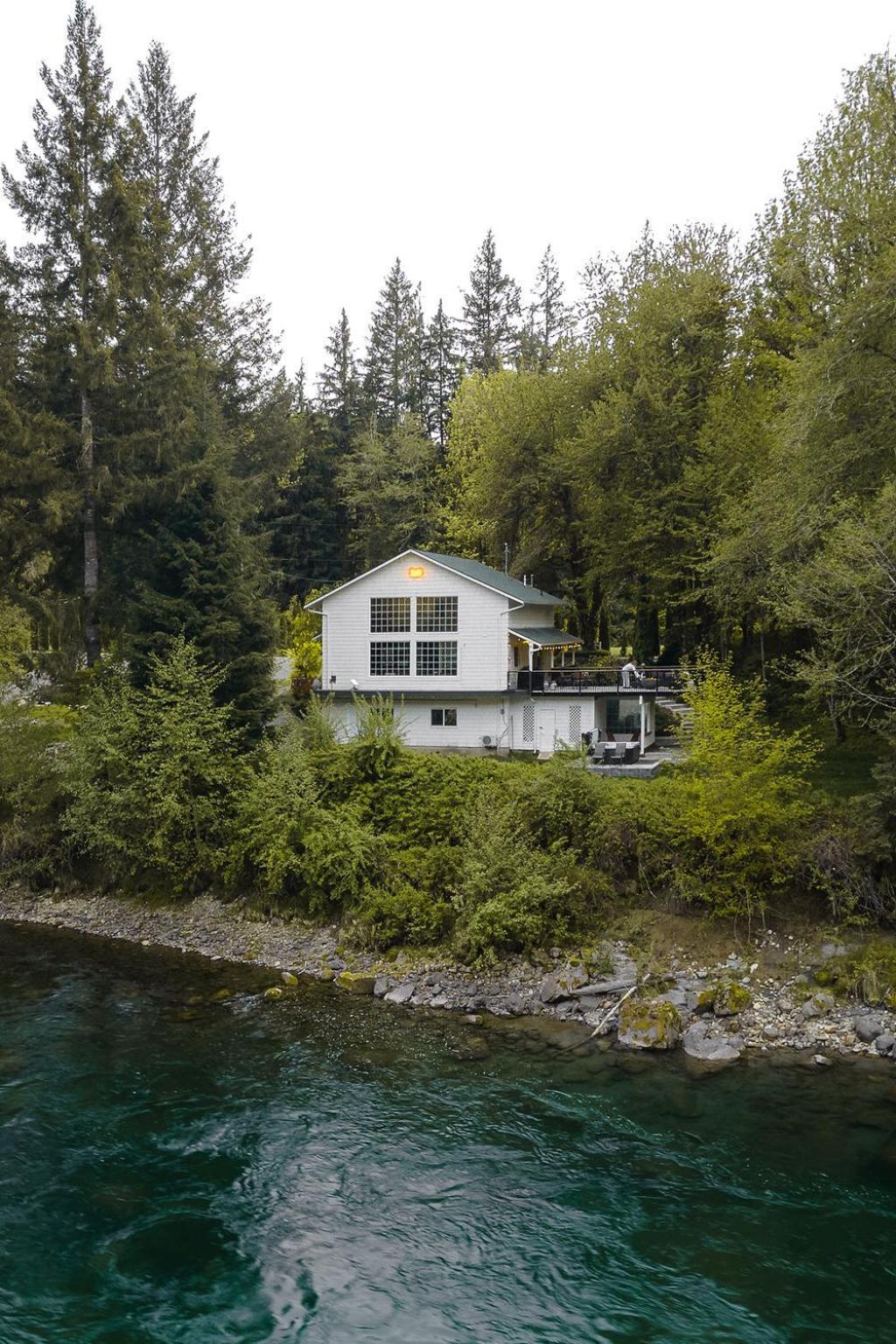 Riverside Retreat On Skagit River Holiday home *